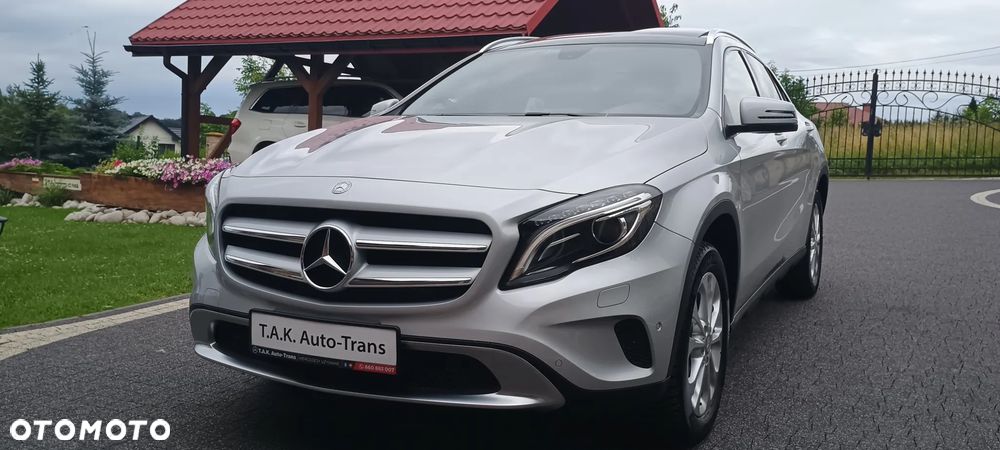 Mercedes-Benz GLA 250 4Matic 7G-DCT - 10