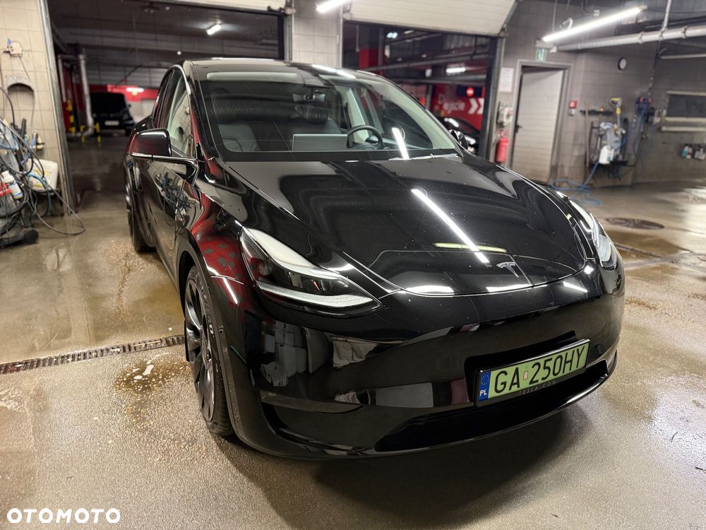 Tesla Y Performance AWD - 1