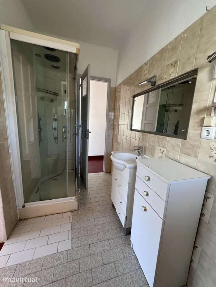 Quarto - localizado em Setubal - Grande imagem: 3/7