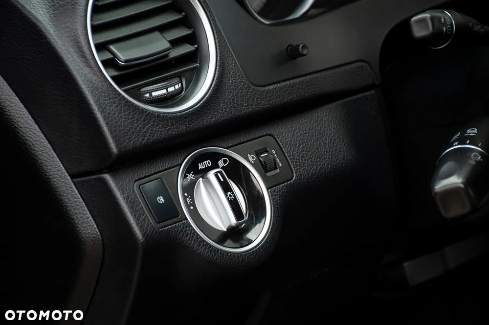 Mercedes-Benz Klasa C 180 BlueEFFICIENCY 7G-TRONIC Avantgarde - 34