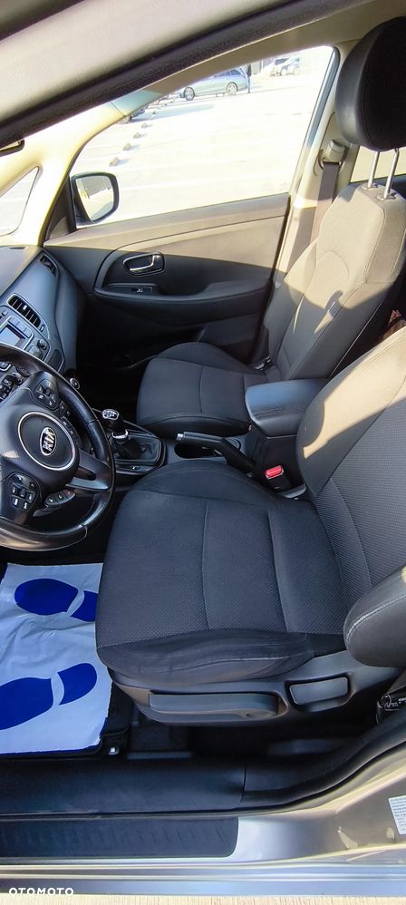 Kia Carens - 14