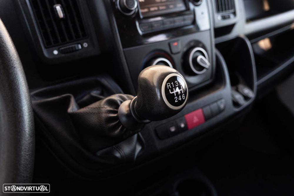 Peugeot Boxer 7 lugares - 21