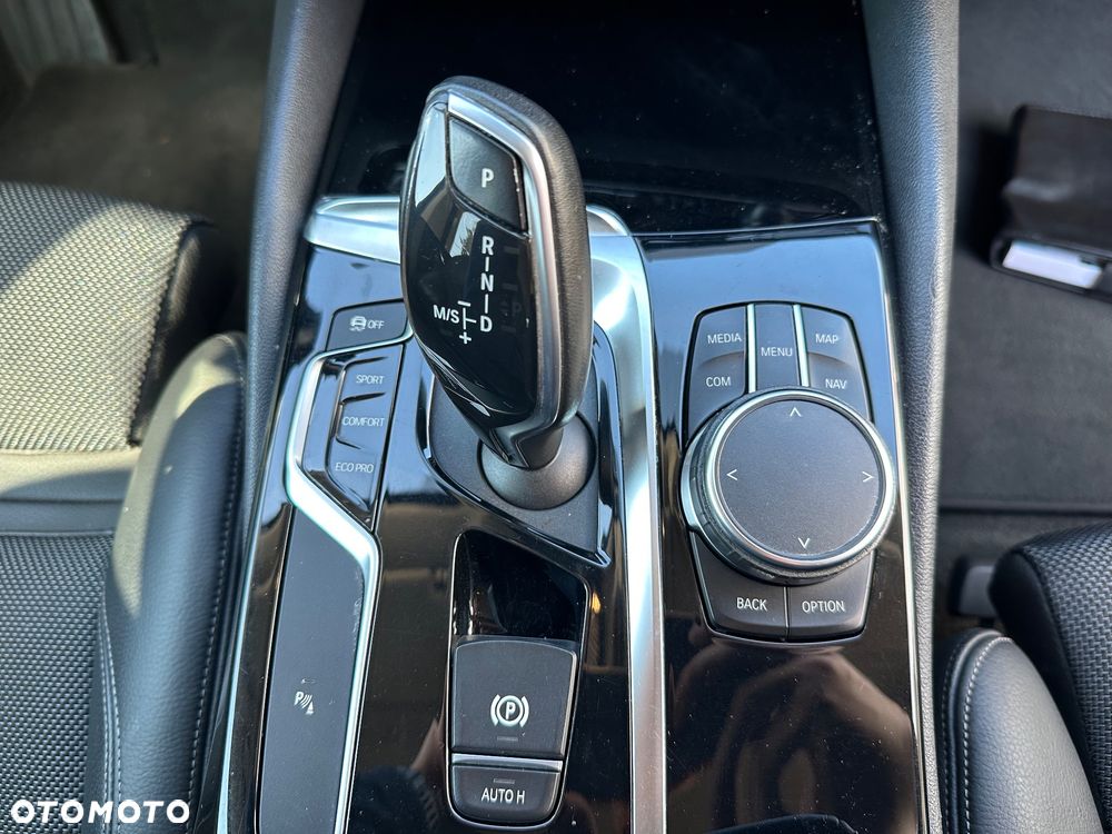 BMW Seria 5 520d Sport Line - 30