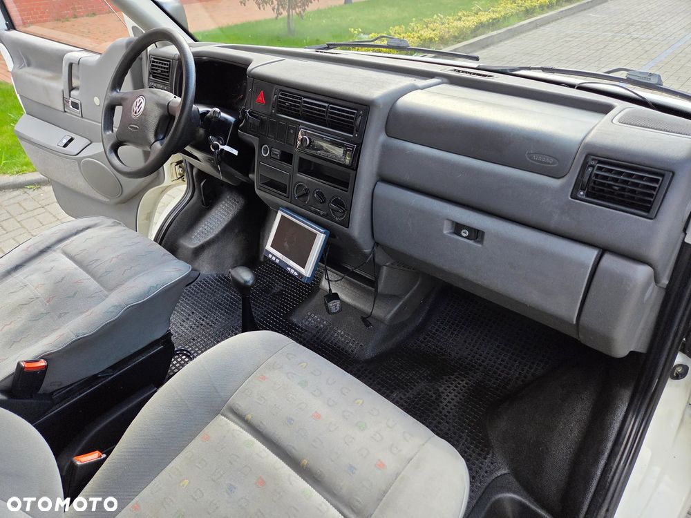 Volkswagen Caravelle - 19