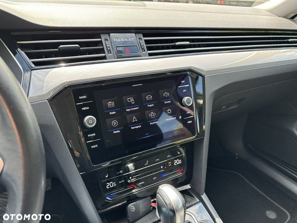 Volkswagen Passat - 21
