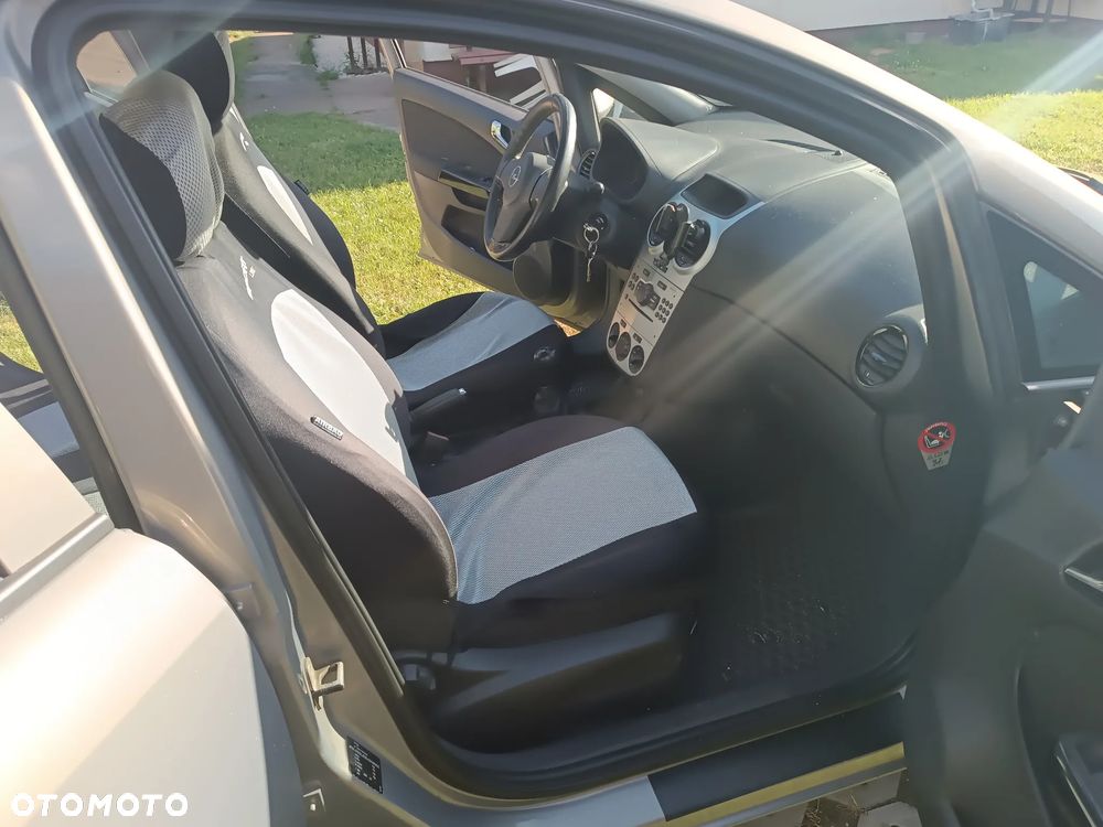 Opel Corsa 1.2 16V Edition / Active - 9