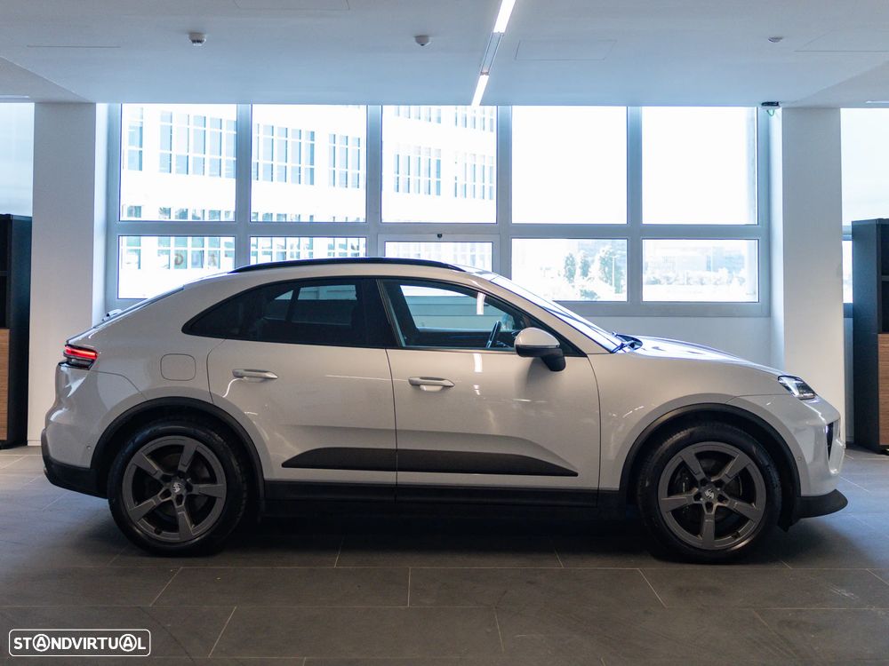 Porsche Macan Electric 4 - 6