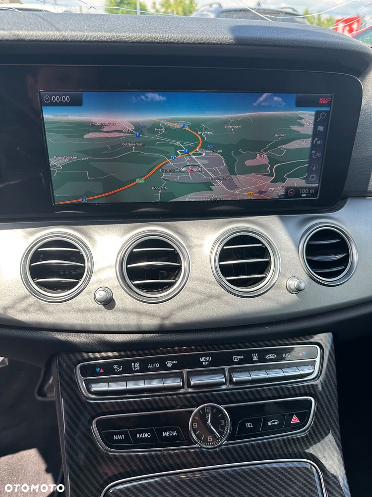 Mercedes-Benz Klasa E 220 d 4Matic 9G-TRONIC Avantgarde - 11