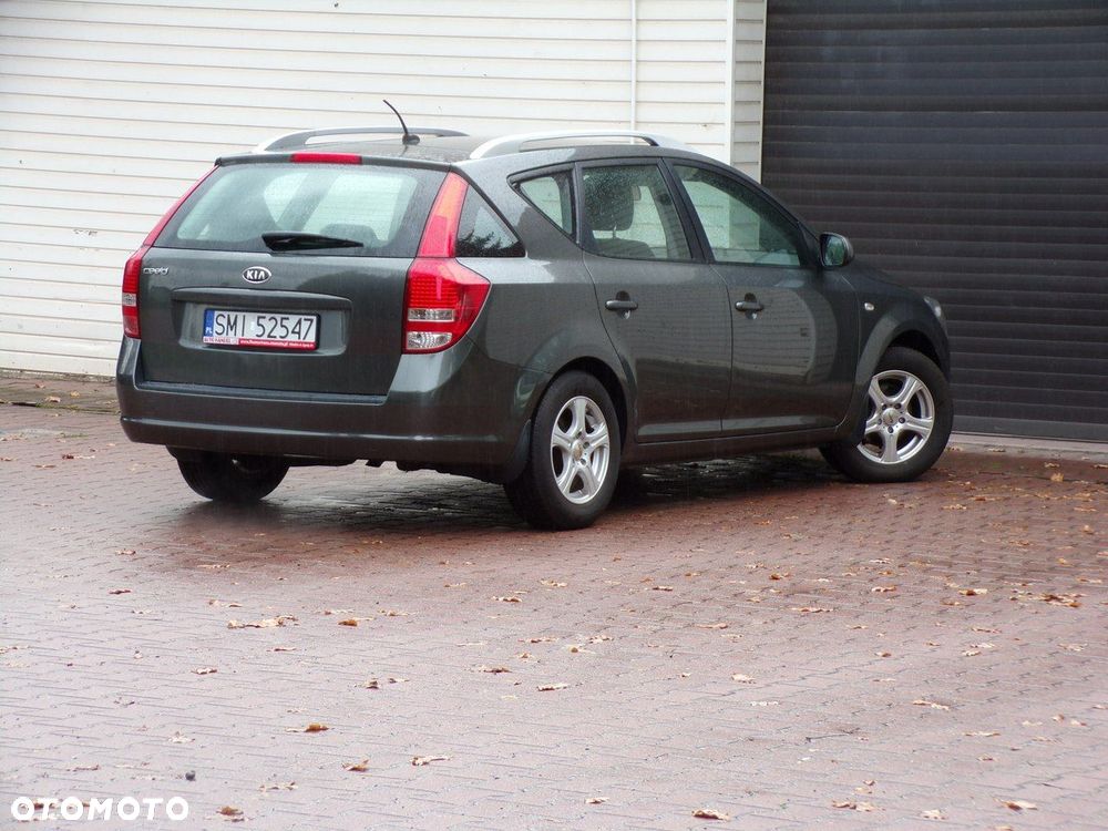 Kia Ceed - 13
