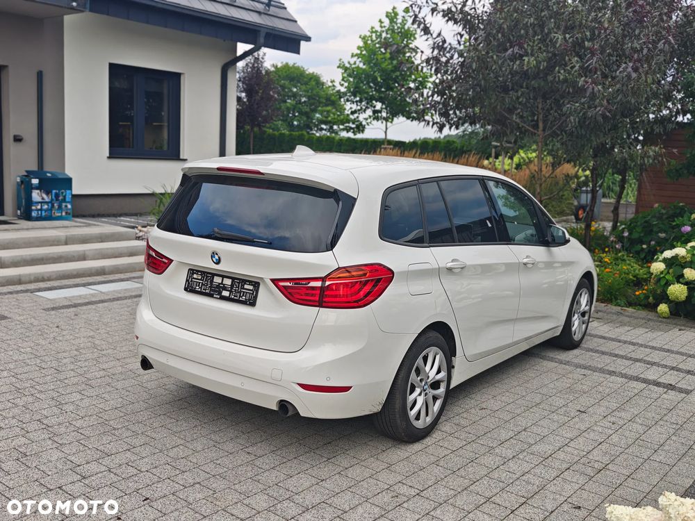 BMW Seria 2 220i Advantage - 2