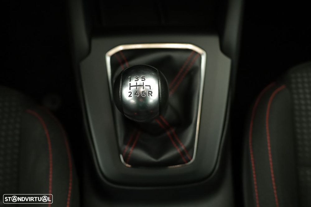Ford Focus 1.0 EcoBoost MHEV ST-Line X - 13