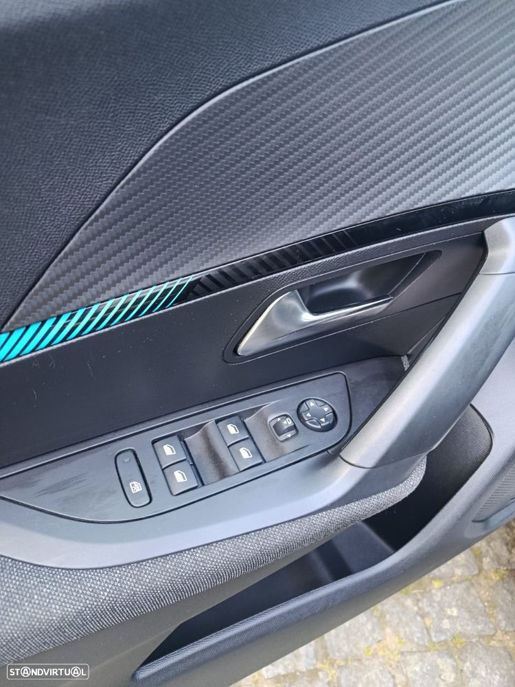 Peugeot 2008 PureTech 130 EAT8 Active - 16