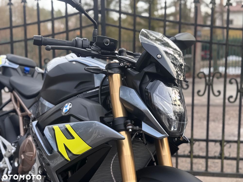 BMW S - 11