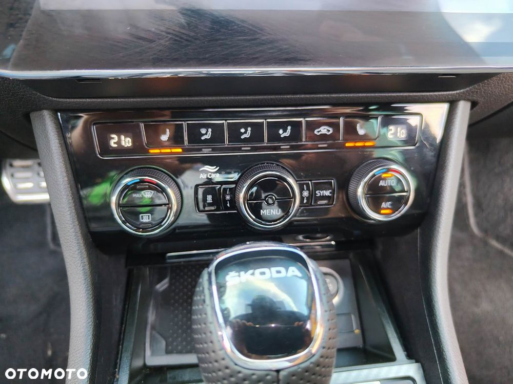 Skoda Superb 2.0 TDI DSG Sportline - 28