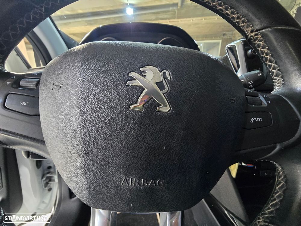 Peugeot 2008 1.2 PureTech Allure - 11