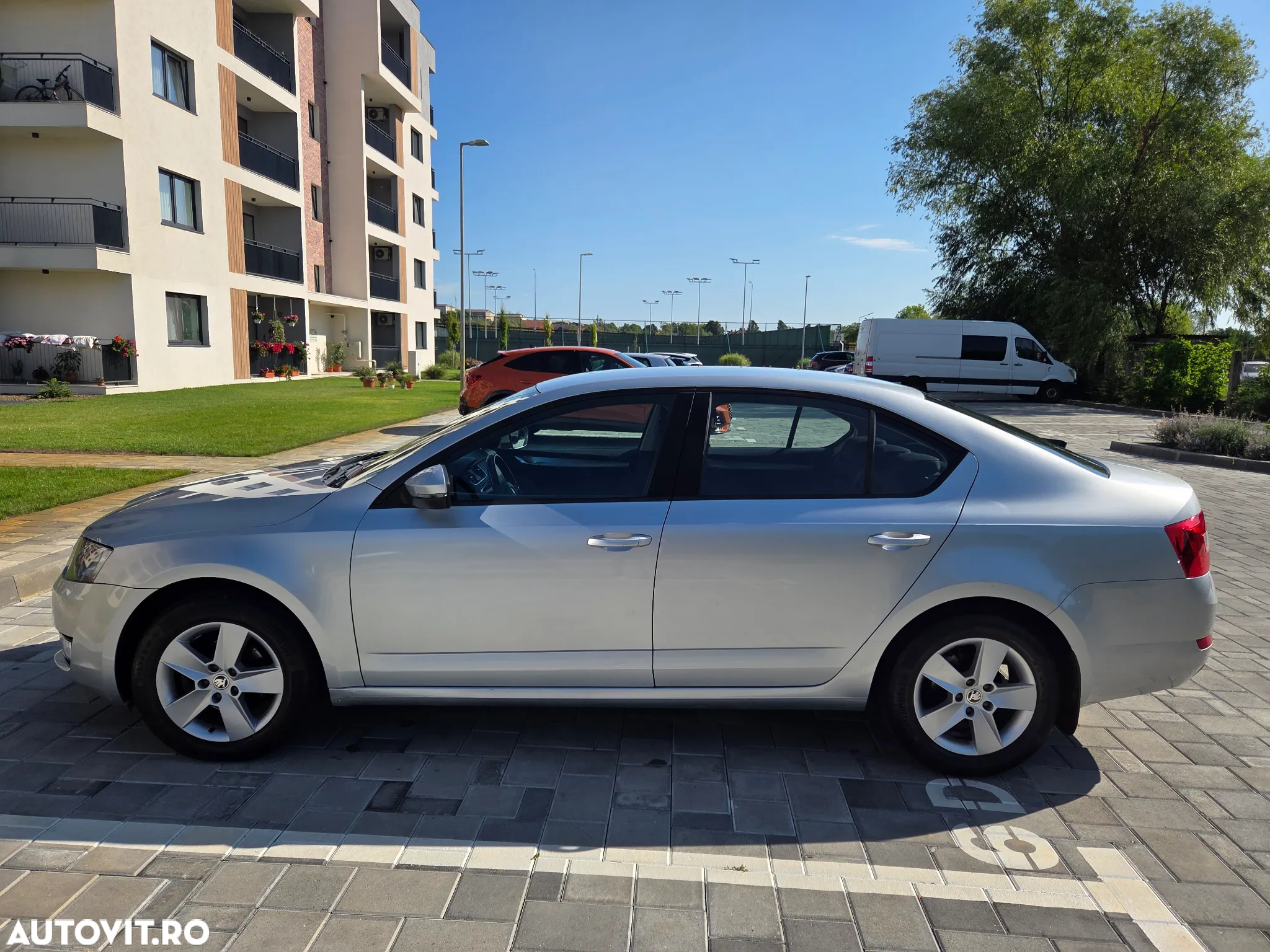 Skoda Octavia 1.6 TDI AMBITION - 4