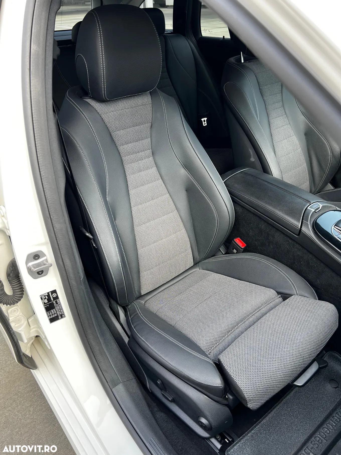 Mercedes-Benz E 220 d T 9G-TRONIC Avantgarde - 13