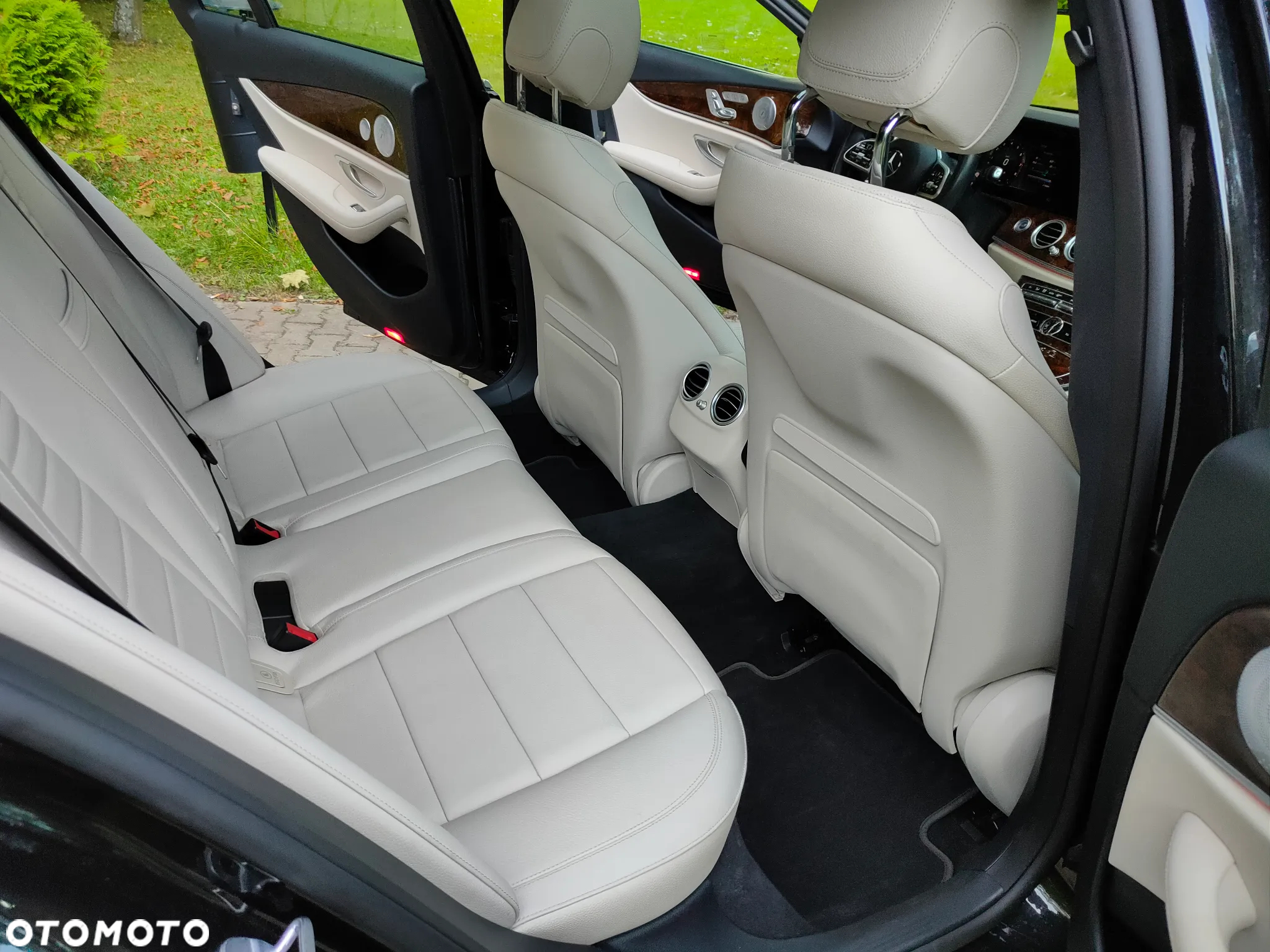 Mercedes-Benz Klasa E 450 4Matic T 9G-TRONIC Avantgarde - 24