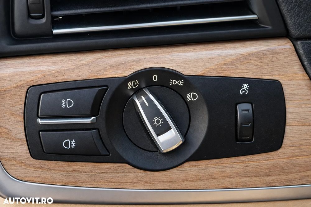 BMW Seria 5 525d xDrive Aut. Luxury Line - 32