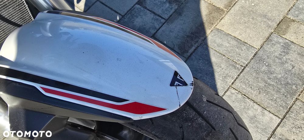 Triumph Street Triple - 12