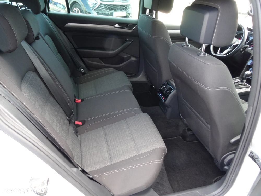 Volkswagen Passat 2.0 TDI SCR DSG Elegance - 17