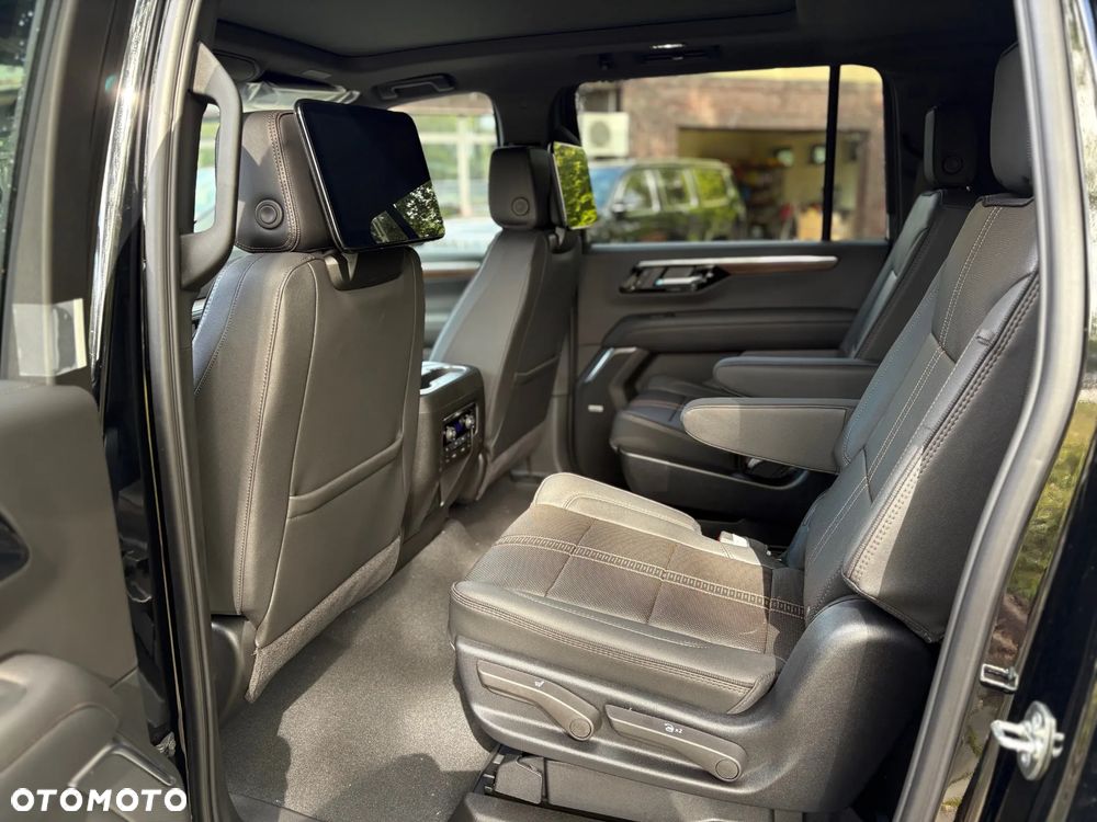 Chevrolet Suburban - 14