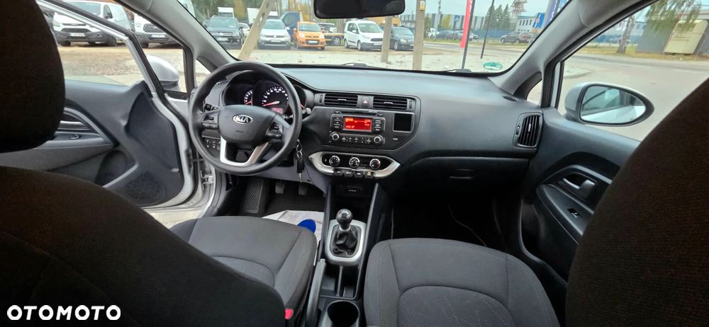 Kia Rio 1.2 Dream Team Edition - 33