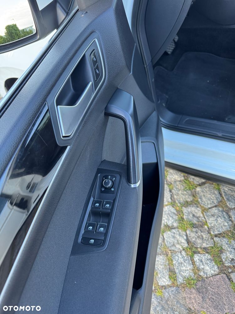 Volkswagen Touran - 9