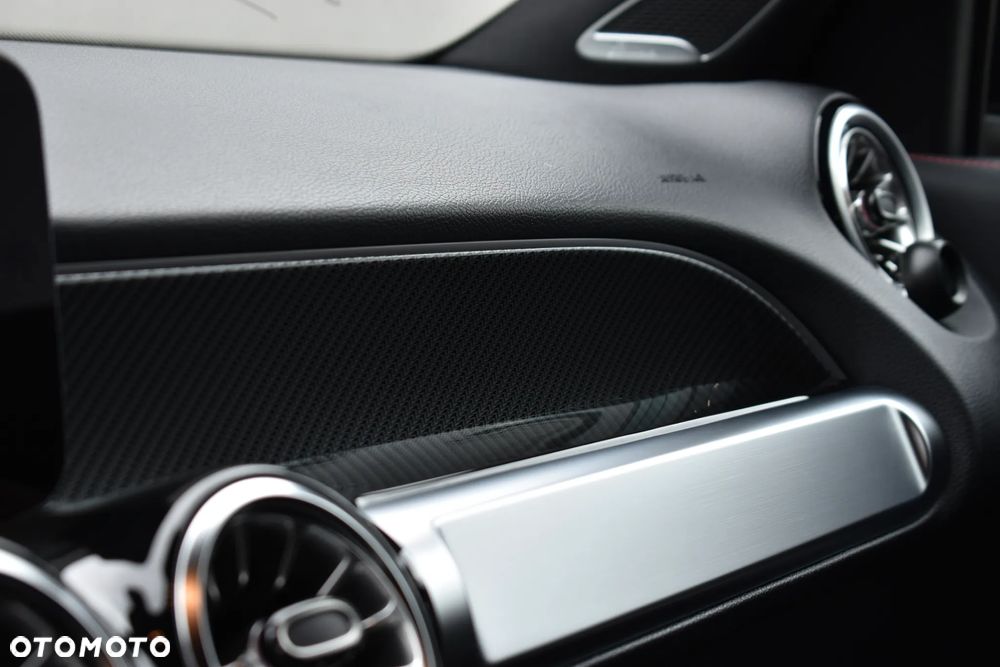 Mercedes-Benz GLB 200 d 4-Matic AMG Line 8G-DCT - 17