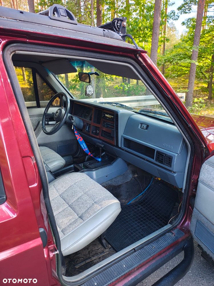 Jeep Cherokee - 22