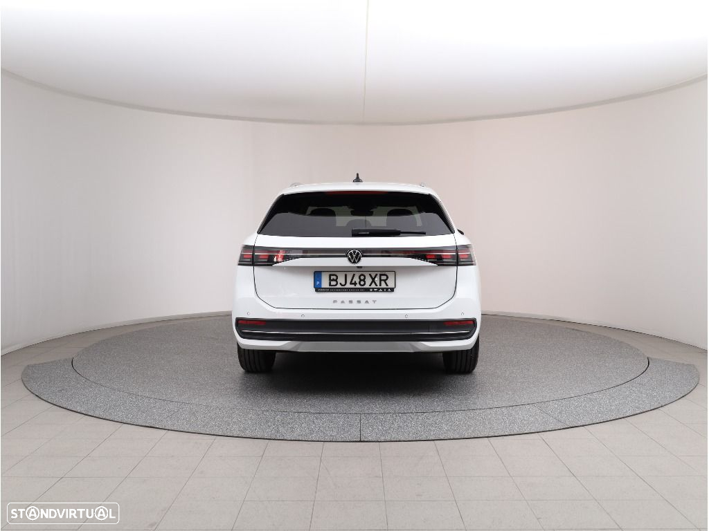 VW Passat Variant 2.0 TDi Business DSG - 12