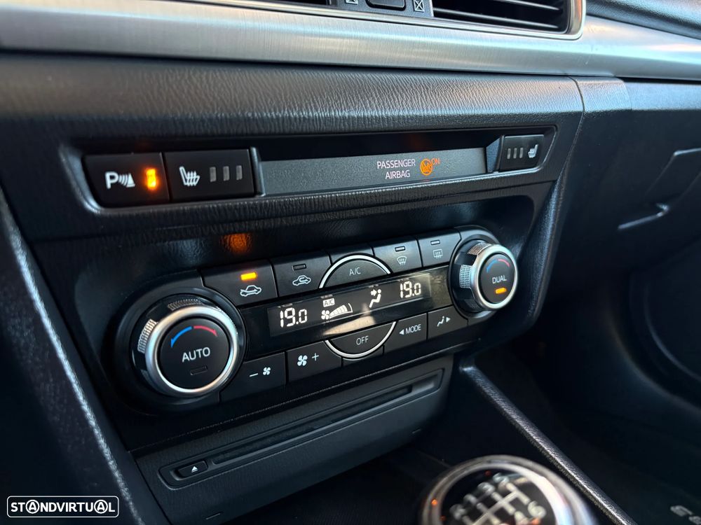 Mazda 3 Hatchback 1.5 Sky-D Evolve HS - 18
