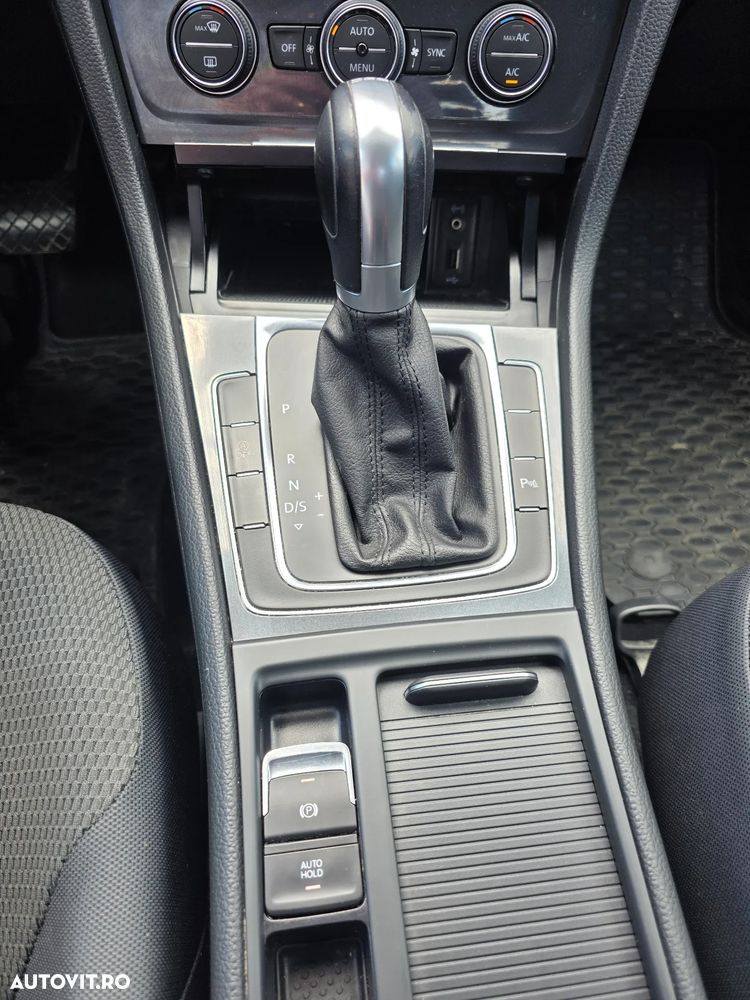 Volkswagen Golf - 10