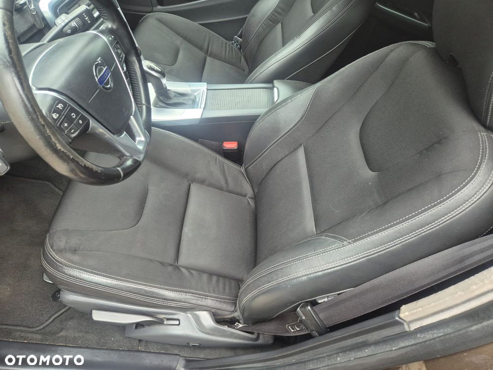 Volvo V60 Cross Country D4 AWD Geartronic Momentum - 11