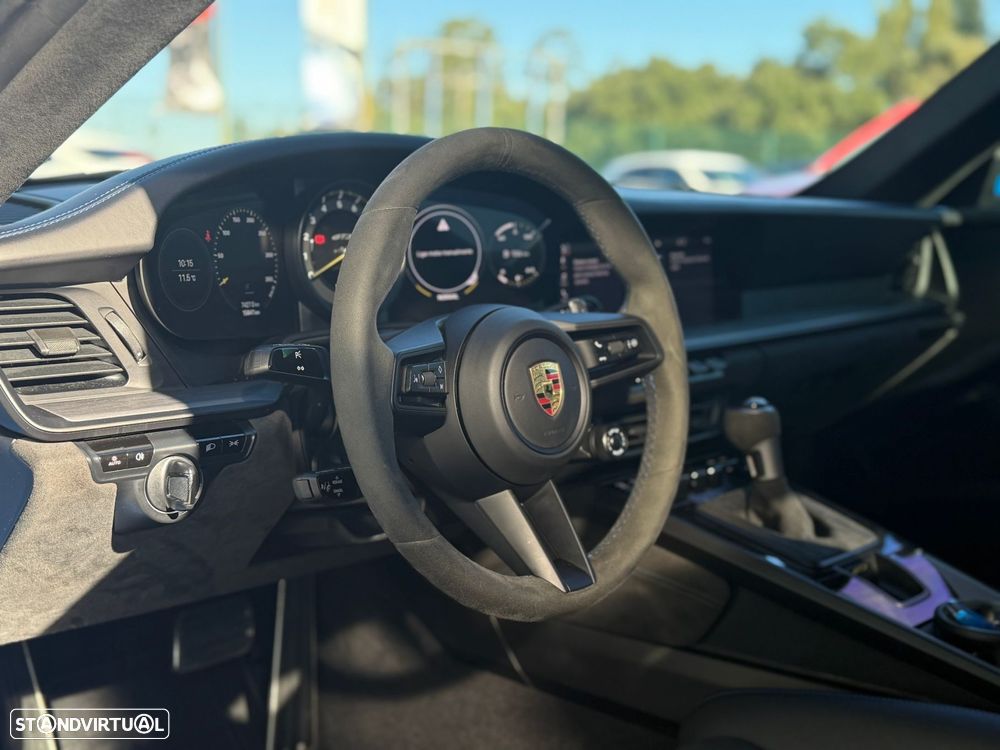 Porsche 911 Série F - 23