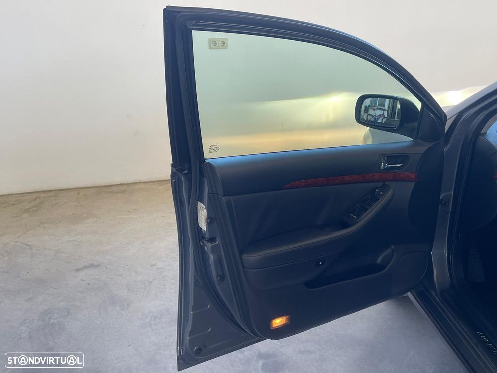 Toyota Avensis SW 2.0 D-4D Executive - 19