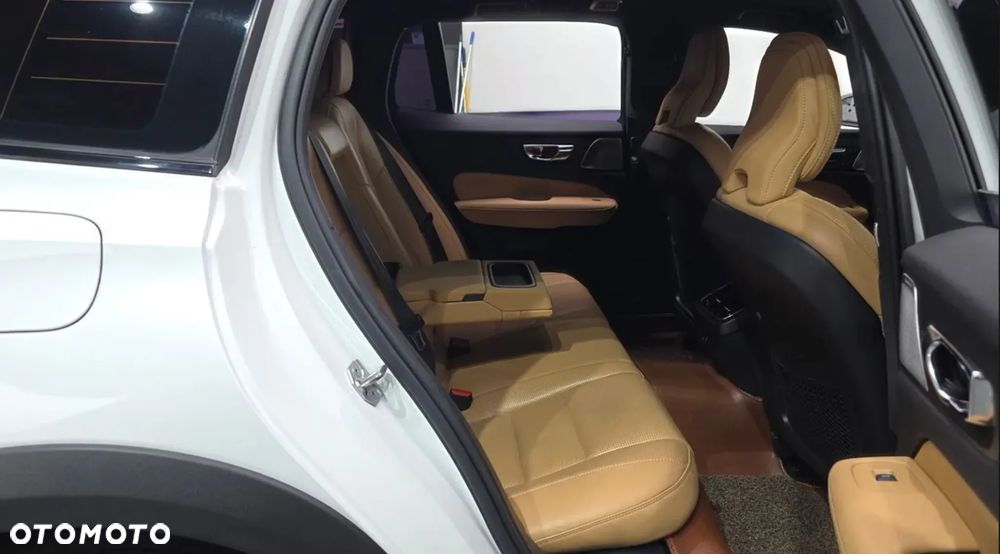 Volvo XC 60 - 4
