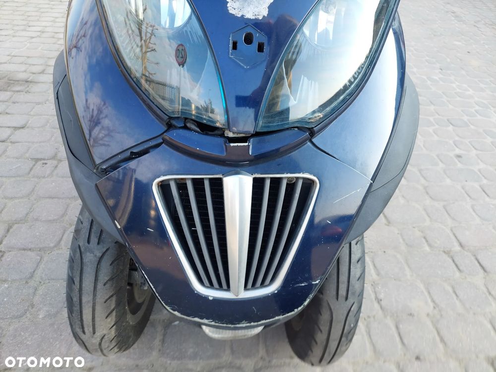 Piaggio MP-3 - 12