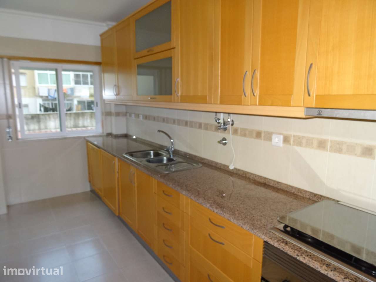 Amadora, Brandoa. Excelente apartamento de 2 assoalhadas, com garagem - Grande imagem: 4/12