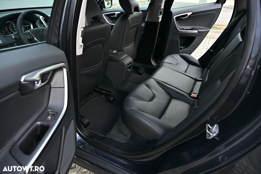Volvo XC 60 D4 AWD Geartronic Summum - 24