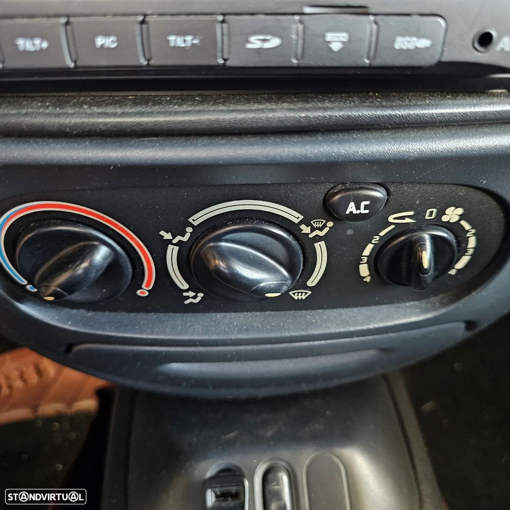 Renault Mégane Cabrio ver-1-4-16v-privil-ge - 24