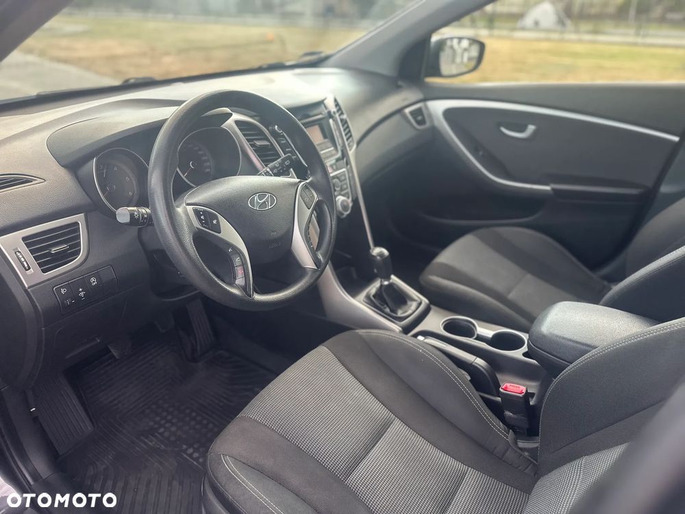 Hyundai i30 1.6 D Classic + - 8