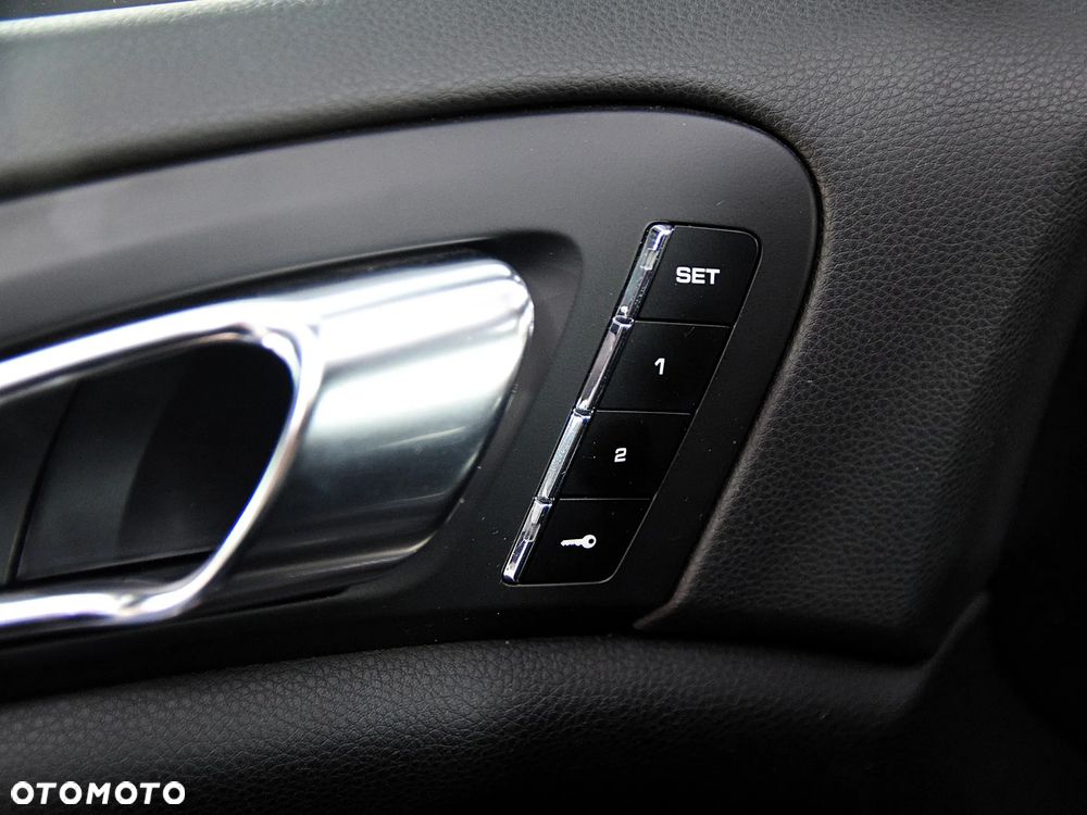 Porsche Cayenne Platinum Edition - 18
