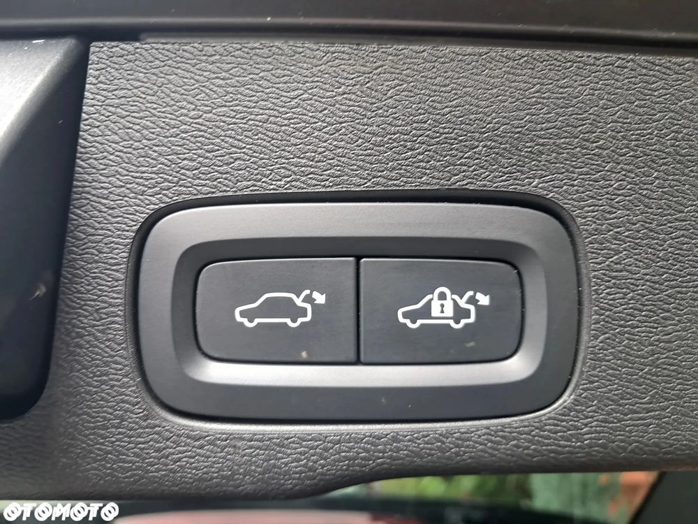 Volvo XC 60 B4 D Geartronic Momentum Pro - 33