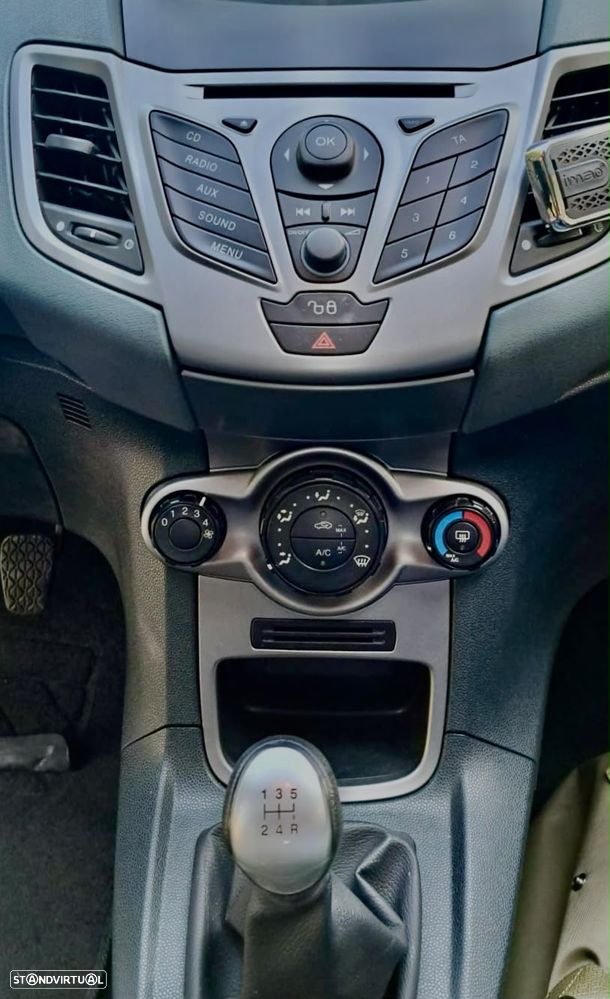 Ford Fiesta - 10