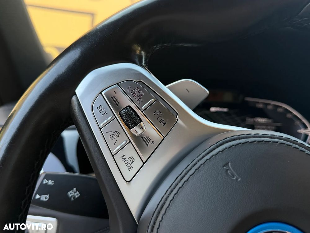 BMW Seria 7 745e - 29