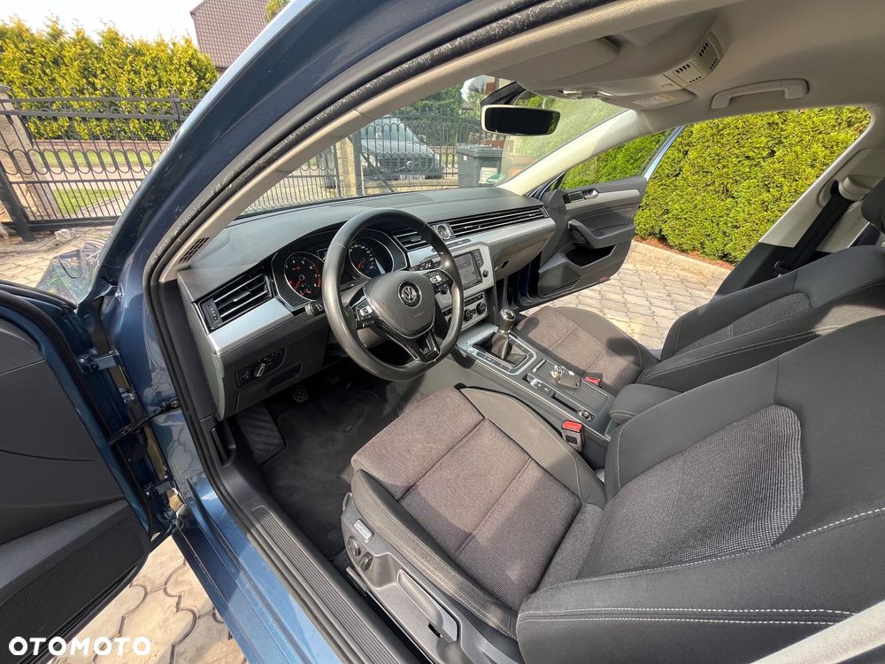 Volkswagen Passat - 17
