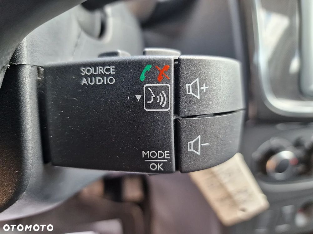 Dacia Sandero 1.0 TCe Laureate S&S - 13