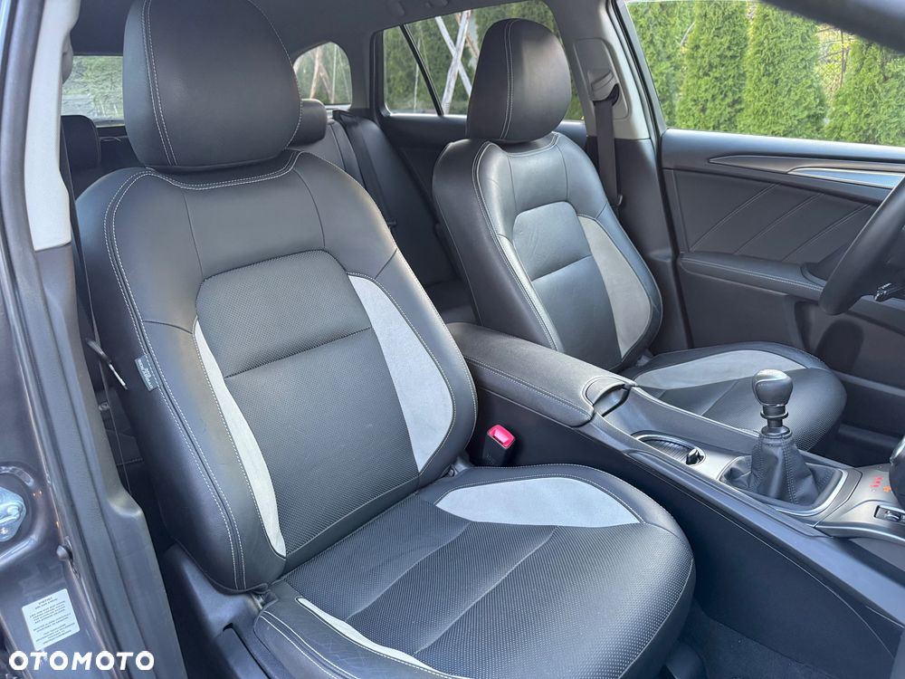 Toyota Avensis Touring Sports 1.8 Executive - 17
