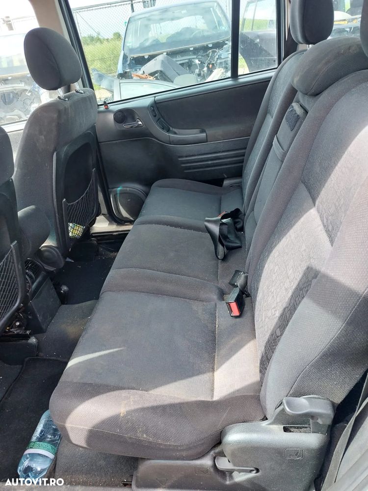 Dezmembrez opel Zafira A 2.0 dti - 10